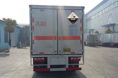 多利卡4.1米（3.4噸）腐蝕品廂式車(chē)