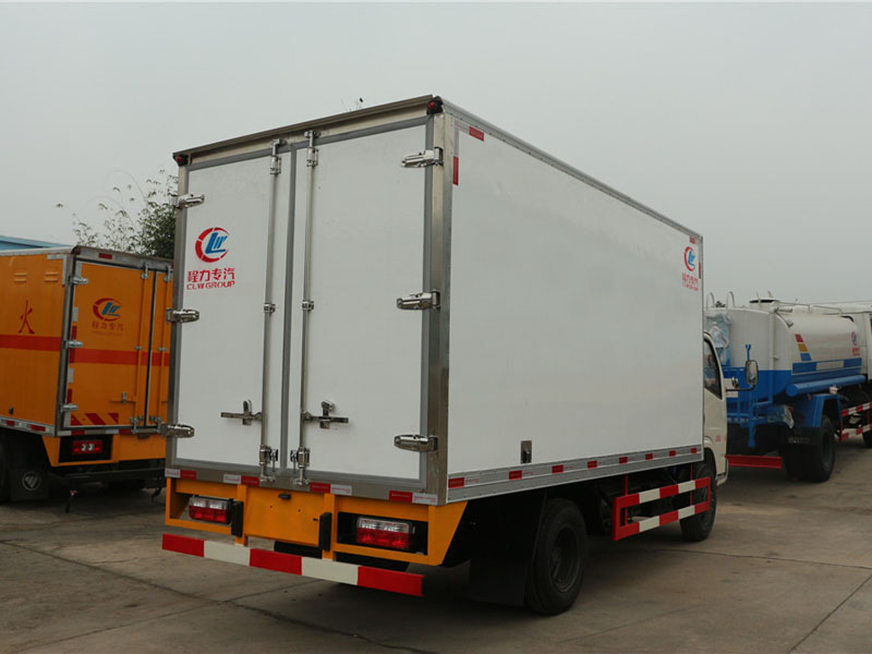 東風(fēng)小多利卡CLW5040XLC5型冷藏車(chē)