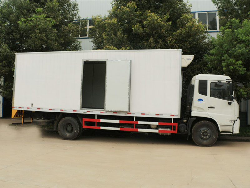 東風多利卡CLW5080XLC5型冷藏車