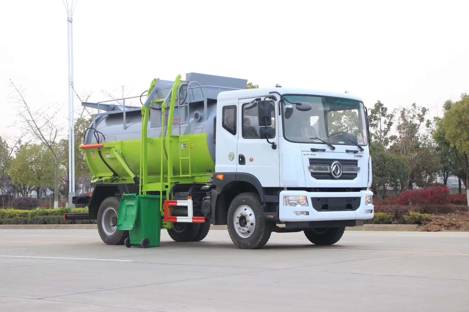東風(fēng)9噸罐式餐廚垃圾車