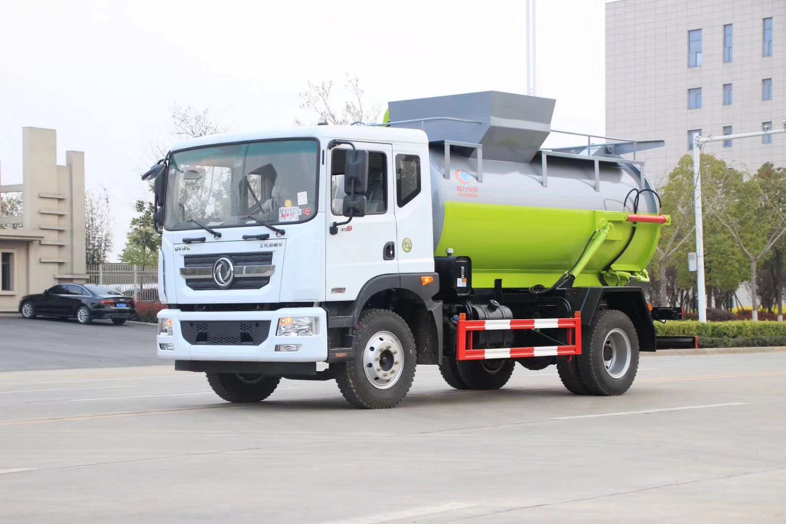 東風(fēng)9噸罐式餐廚垃圾車