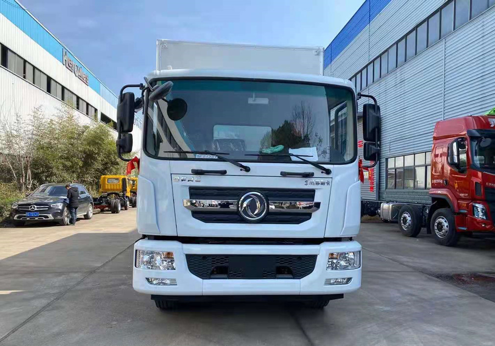 東風(fēng)D9貨廂6.8米/7.6米爆破器材車