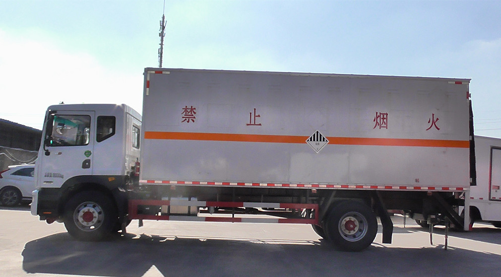 東風多利卡D9九類雜項危險品廂式車
