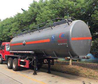 程力威牌CLW9350GFW型腐蝕性物品罐式運輸半掛車