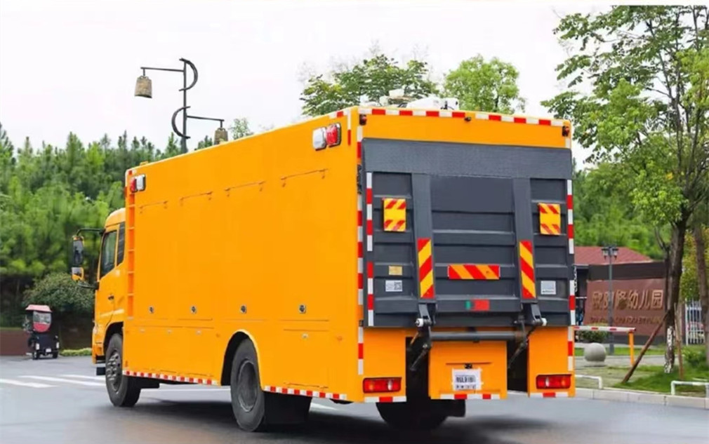 東風(fēng)天錦3000立方排澇救險車