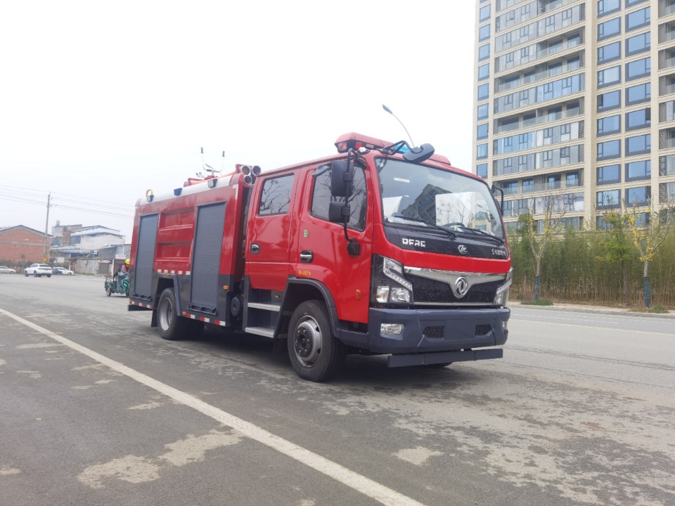 東風福瑞卡5噸水罐/泡沫消防車