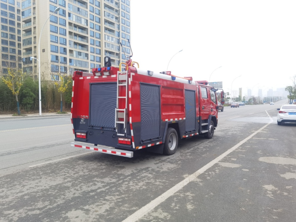 東風福瑞卡5噸水罐/泡沫消防車