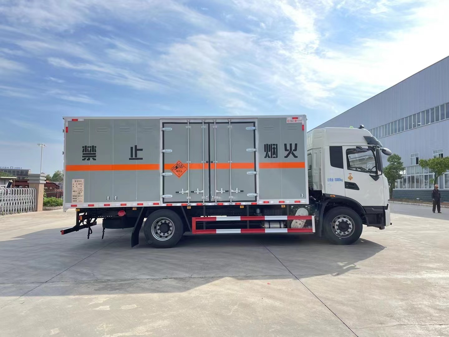 東風天錦10T爆破器材運輸車