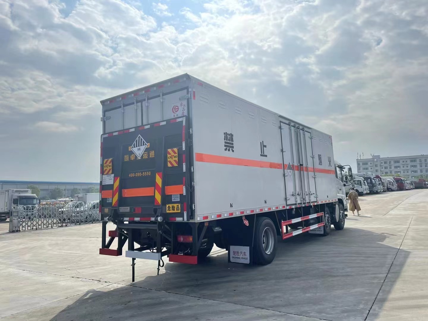 雜項危險廢物廂式車/8.6米