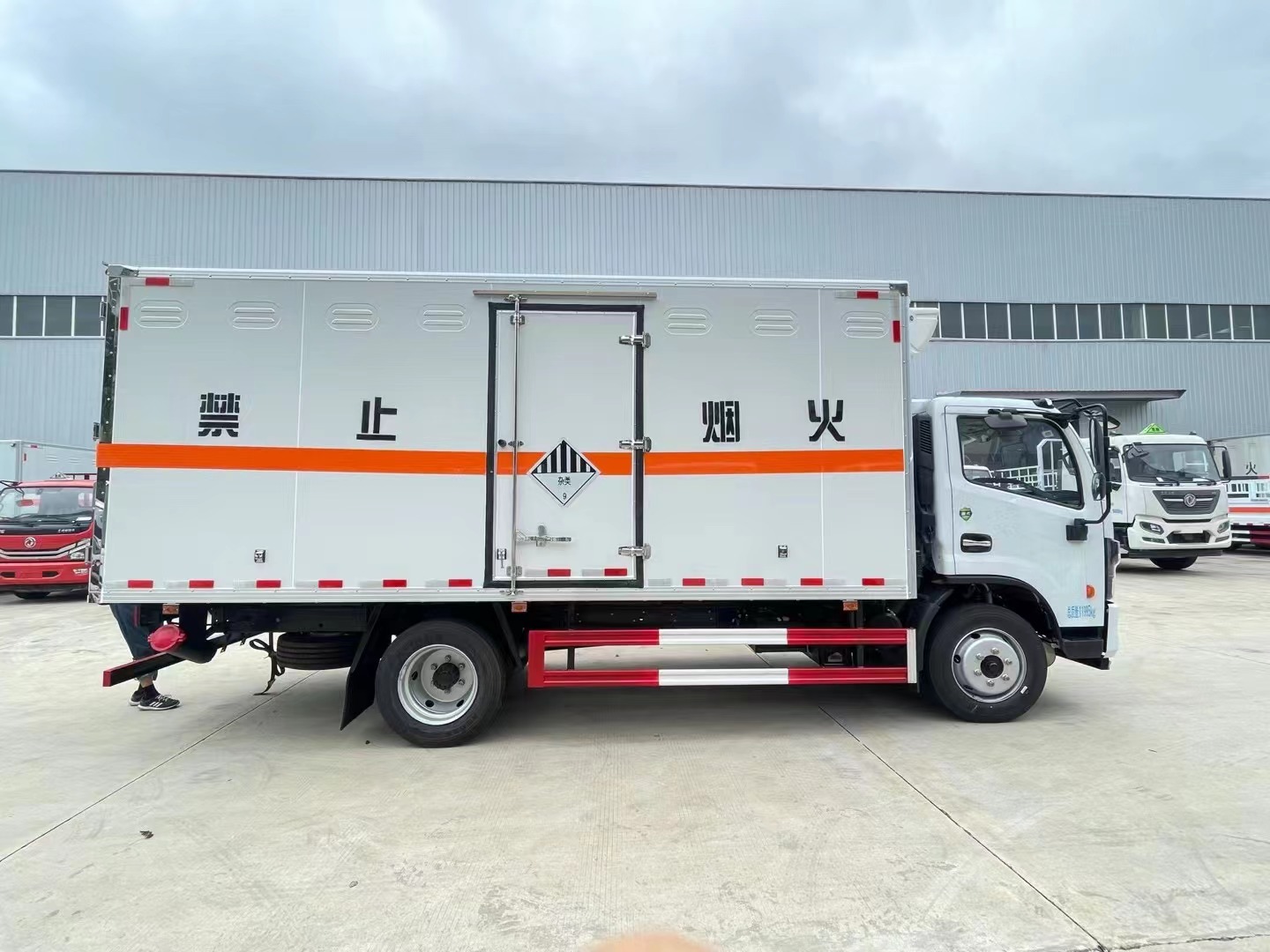 東風危險廢物運輸車/雜項危險廢物車
