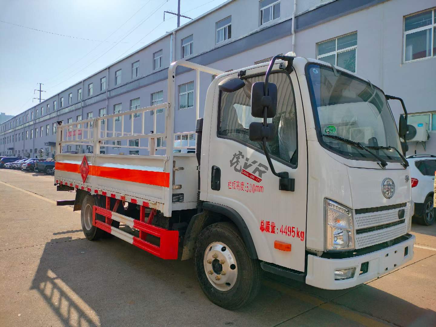 解放4米2藍(lán)牌國(guó)六氣瓶車(chē)