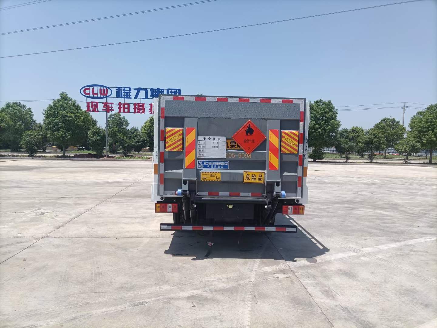 江鈴4米2國六藍牌1.8噸氣瓶車