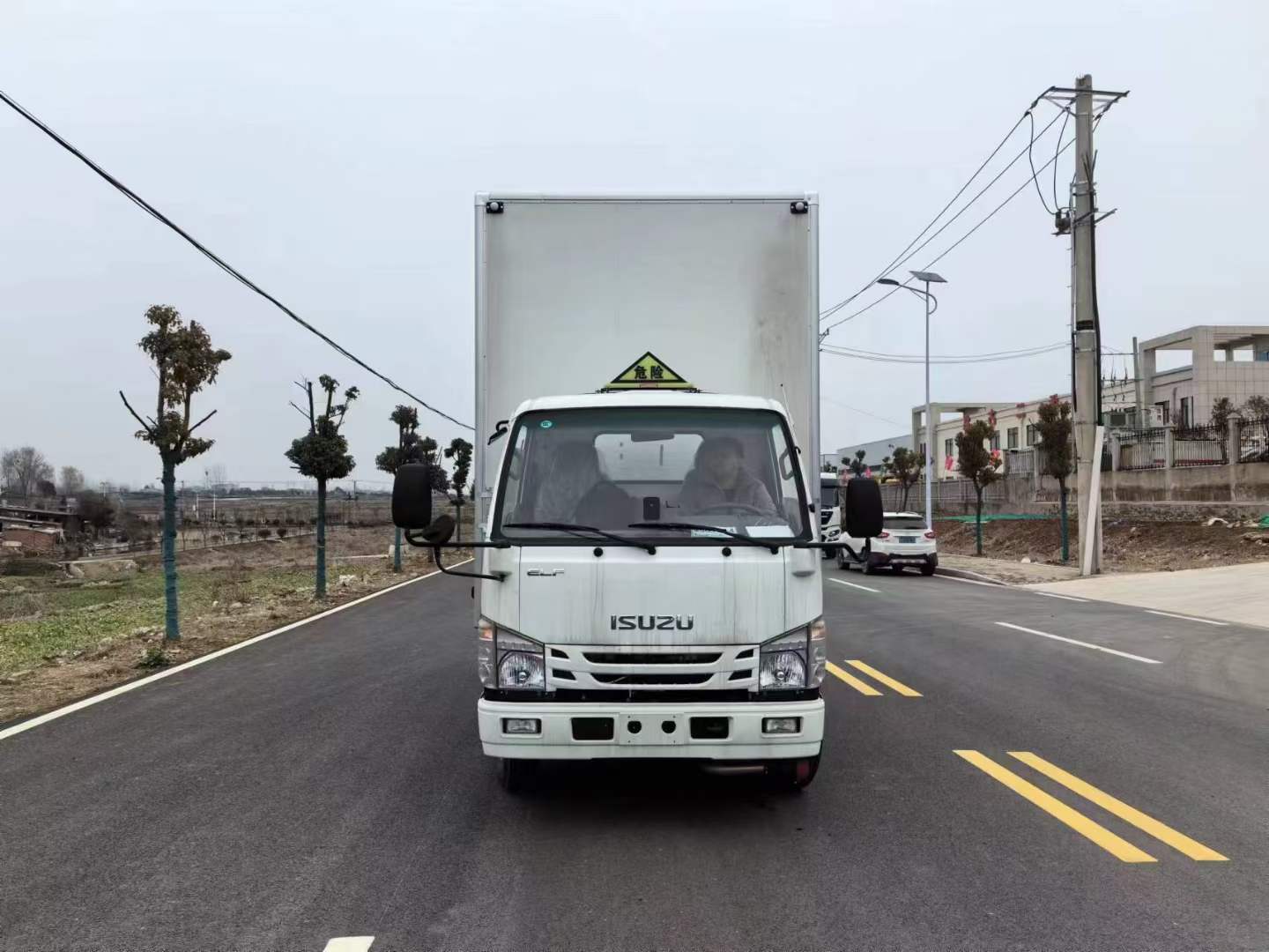 五十鈴4.25米國六藍(lán)牌爆破器材運(yùn)輸車