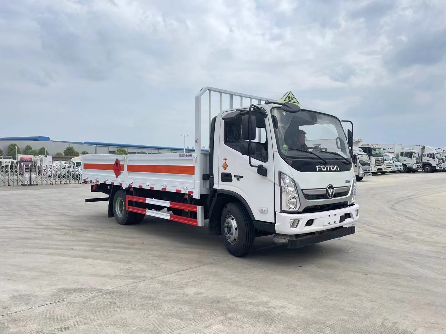 福田奧鈴4.8米氣瓶運(yùn)輸車(chē)/黃牌5噸