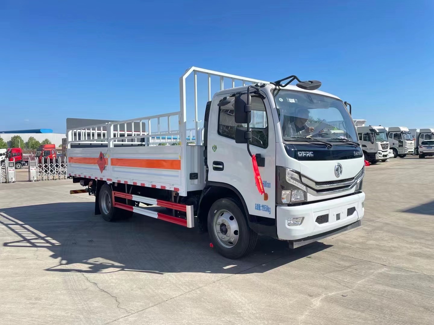 東風(fēng)5.2米氣瓶運輸車