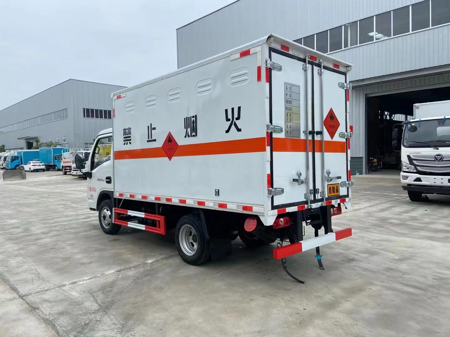 躍進(jìn)柴油版3.4米甲醇運(yùn)輸車