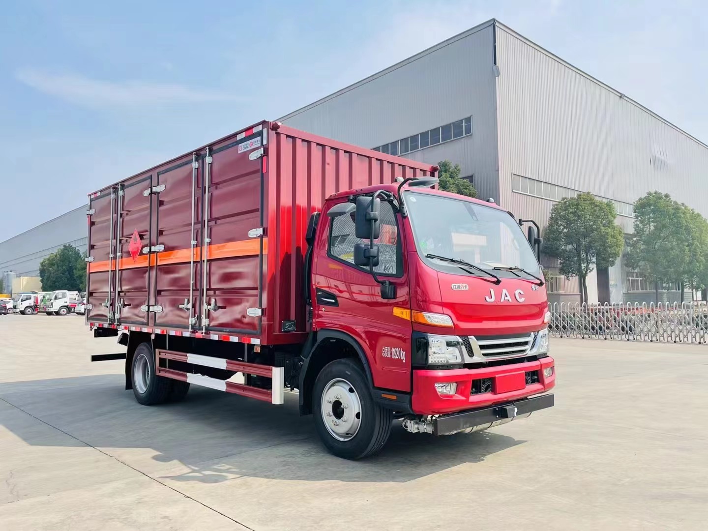 江淮駿鈴V7(5.4米)7.2噸易燃液體廂式車(chē)