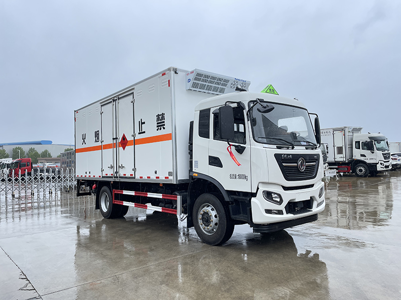 東風(fēng)天錦（6.2米/6.8米）10噸液體廂式運(yùn)輸車(chē)