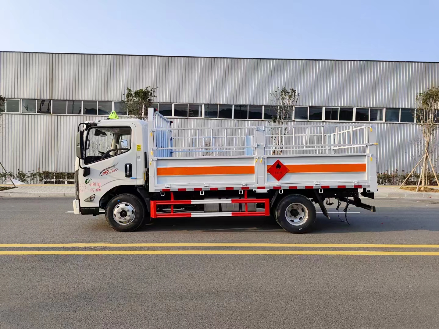 江鈴凱運國六藍牌1.8噸氣瓶車