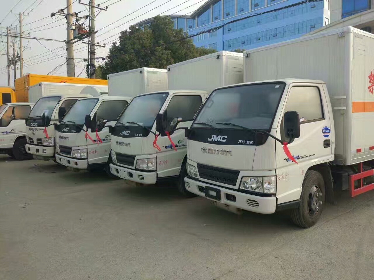 陜西某爆破公司采購9臺江鈴單排雙排爆破器材運輸車