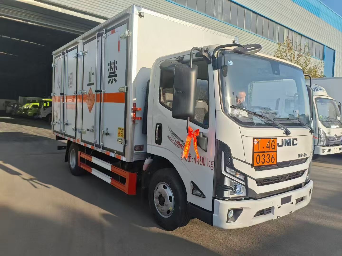 江鈴凱運國六帶雙開側門危險品車