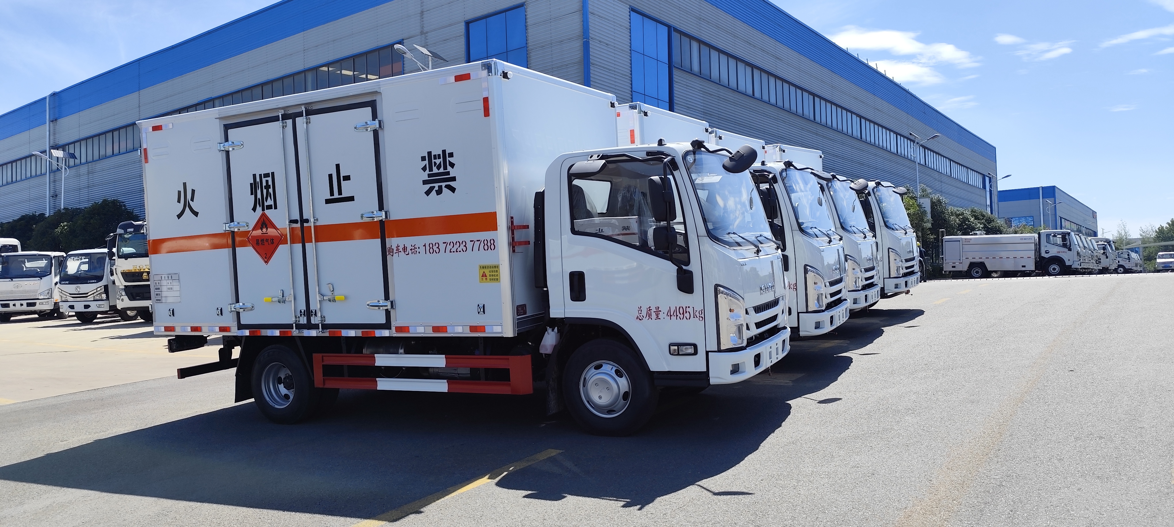 內(nèi)蒙李總四臺(tái)五十鈴國(guó)六藍(lán)牌易燃?xì)怏w廂式車(chē)批量發(fā)車(chē)