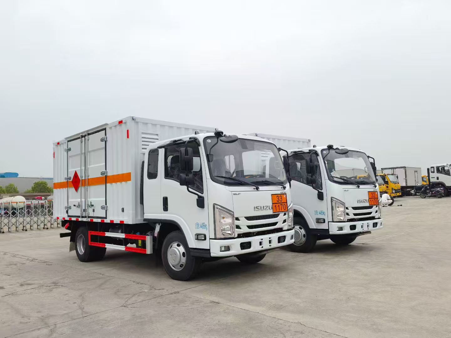 五十鈴排半瓦楞板危險(xiǎn)品車(chē)批量發(fā)車(chē)