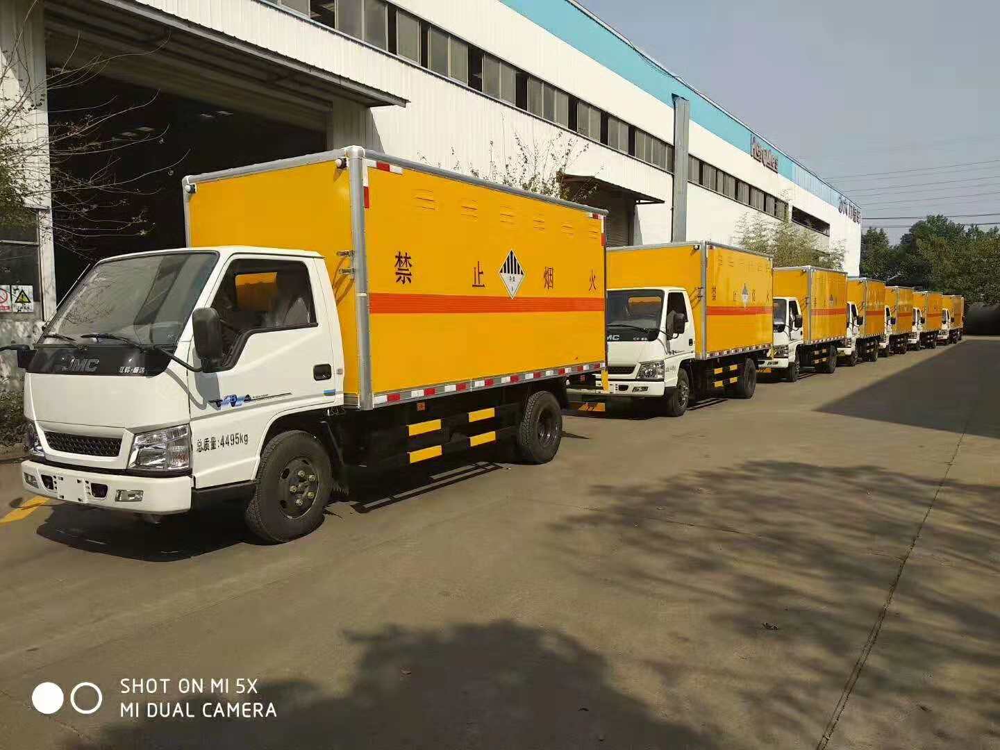 溫州井總批量訂購江鈴雜項危貨車發車