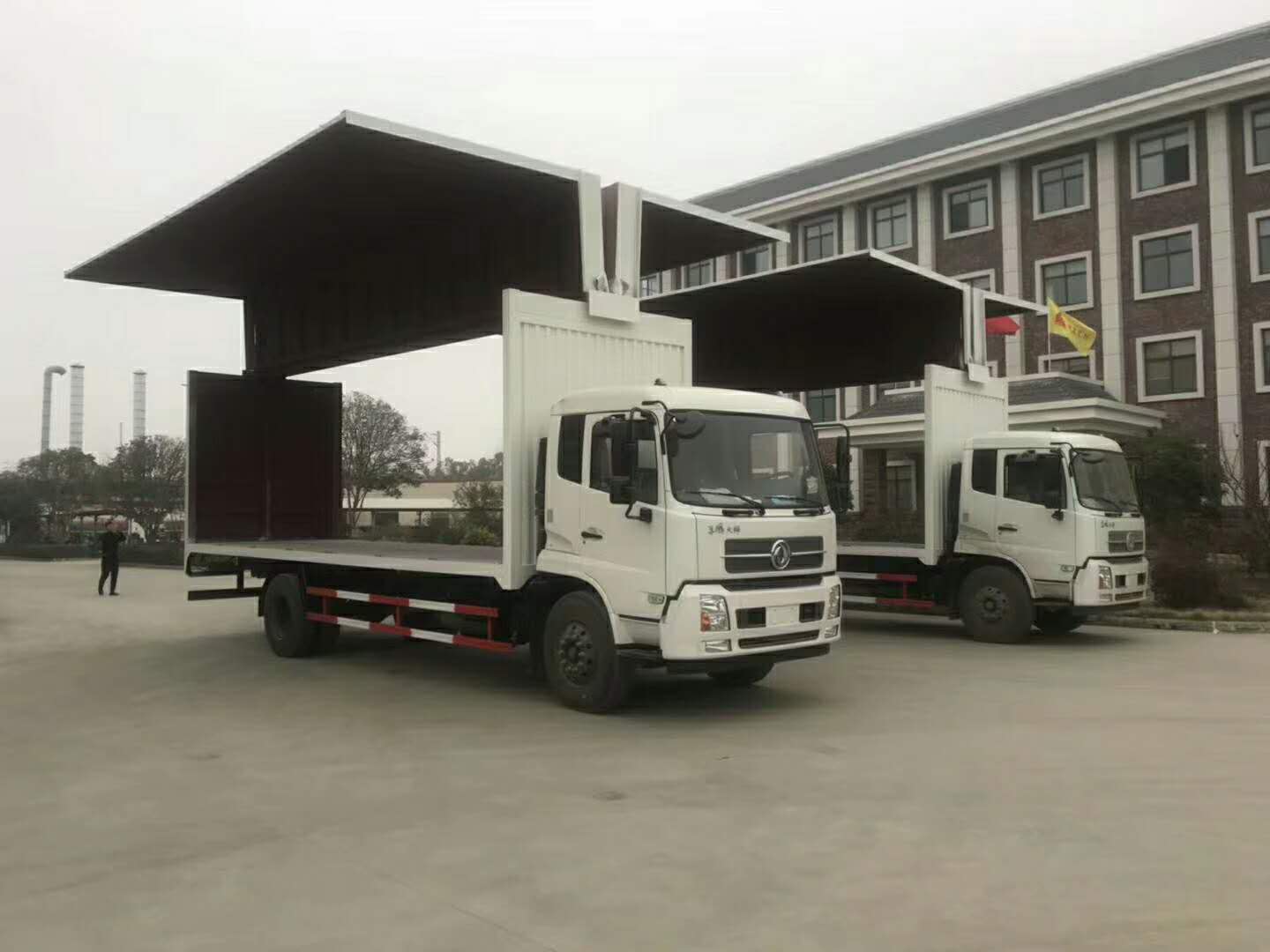 新款車型推薦——東風天錦單橋7.8米飛翼車