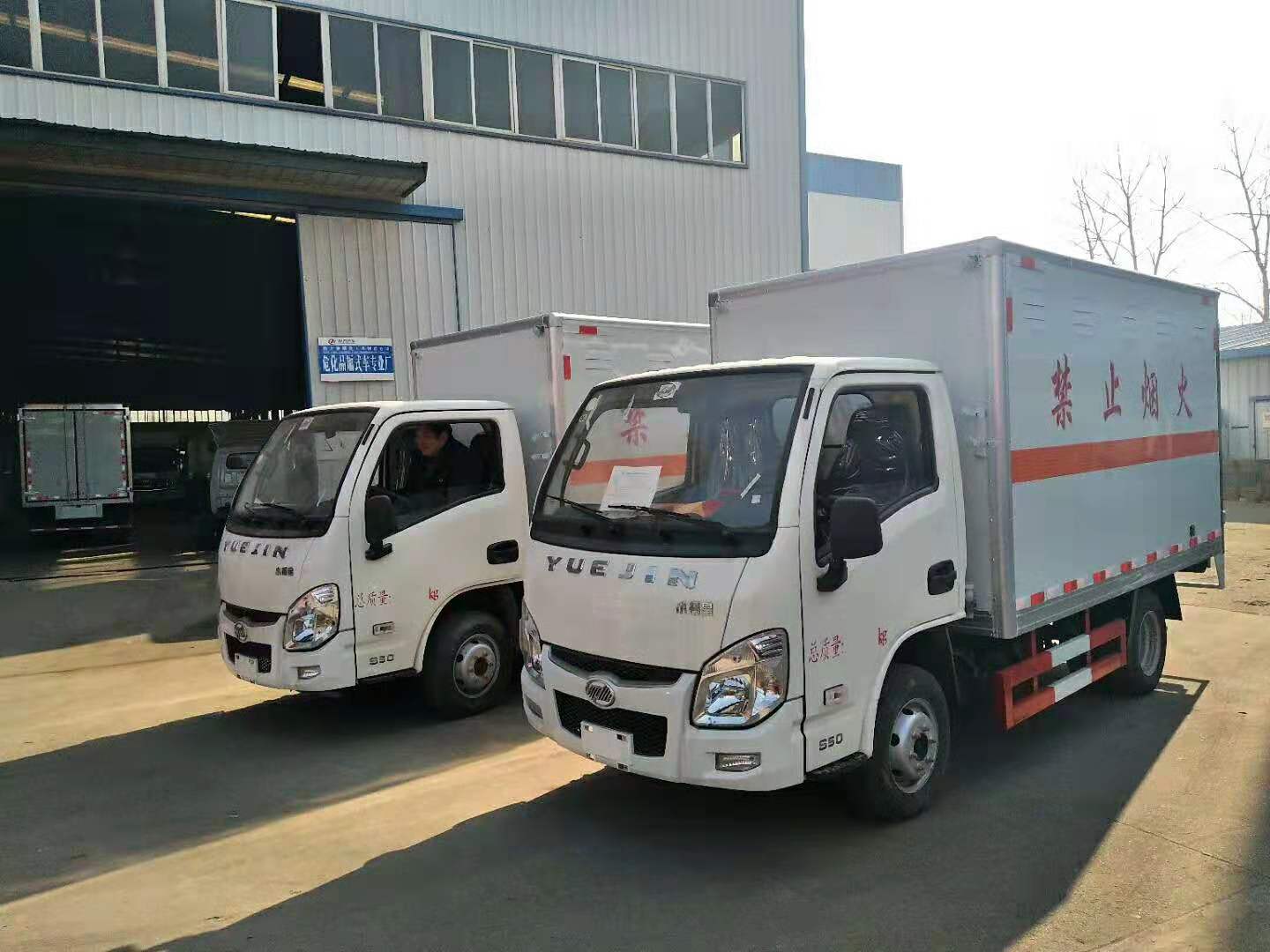 荊州徐總訂購兩臺躍進防爆車發車