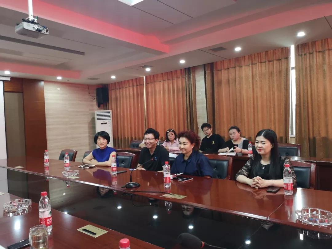 湖北省婦聯(lián)副主席、省女企業(yè)家協(xié)會會長王瓊率團蒞臨程力汽車集團考察調(diào)研