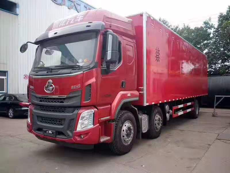 柳汽小三軸危險品運輸車現(xiàn)貨供應(yīng)，備戰(zhàn)空氣懸掛新政策