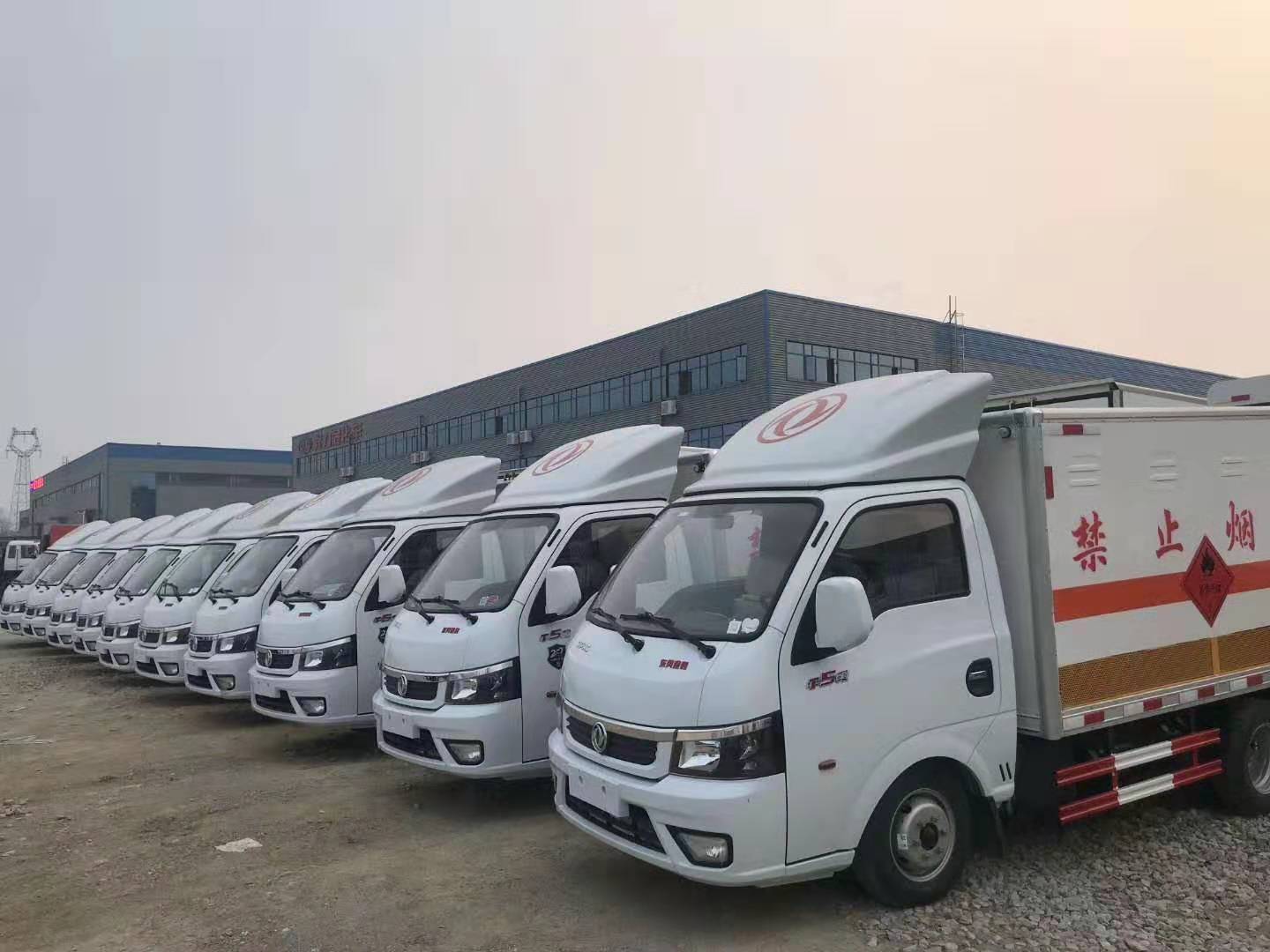 新疆吳總自提10臺東風(fēng)途逸易燃氣體廂式運輸車