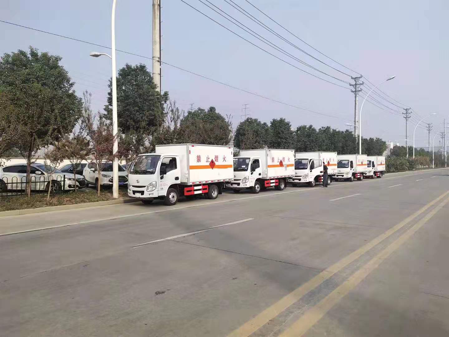 山西王總五臺國六躍進易燃液體廂式運輸車發(fā)車