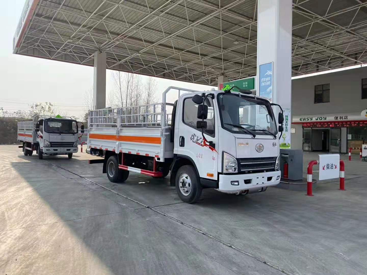 河南吳總訂購2臺解放氣瓶運輸車發(fā)車
