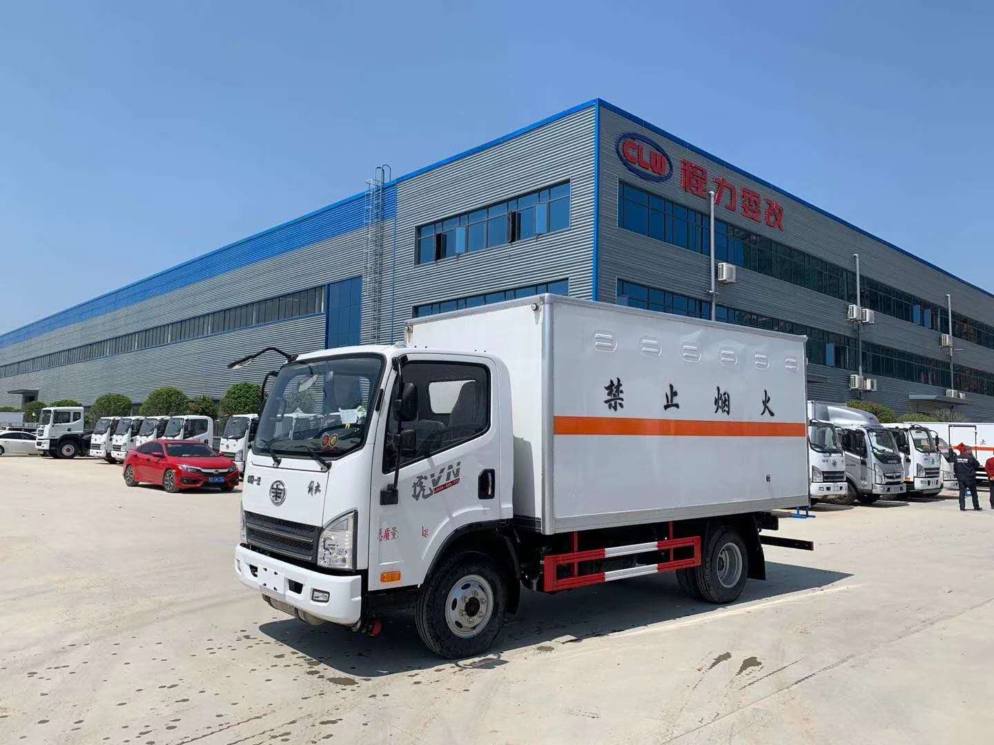 五一假期來臨，危險品車高速公路限行要了解