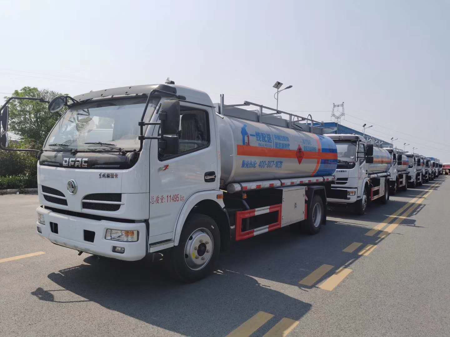 天津張總訂購11臺東風(fēng)多利卡油罐車發(fā)車
