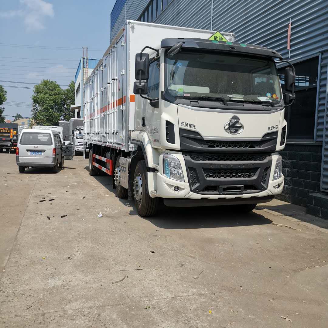 東風柳汽三軸新規廂式危險品車