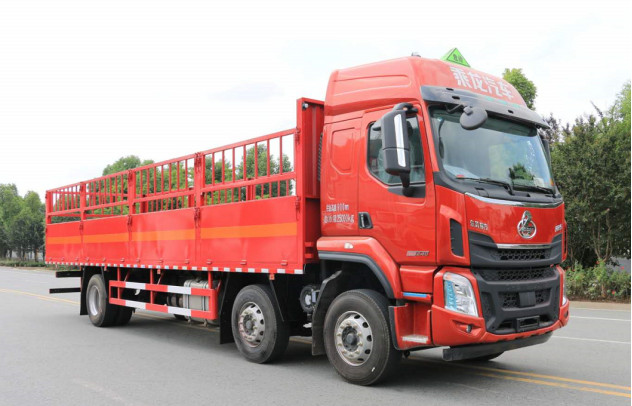 東風(fēng)柳汽乘龍6×2（9.6米貨廂）氣瓶運(yùn)輸車(chē)