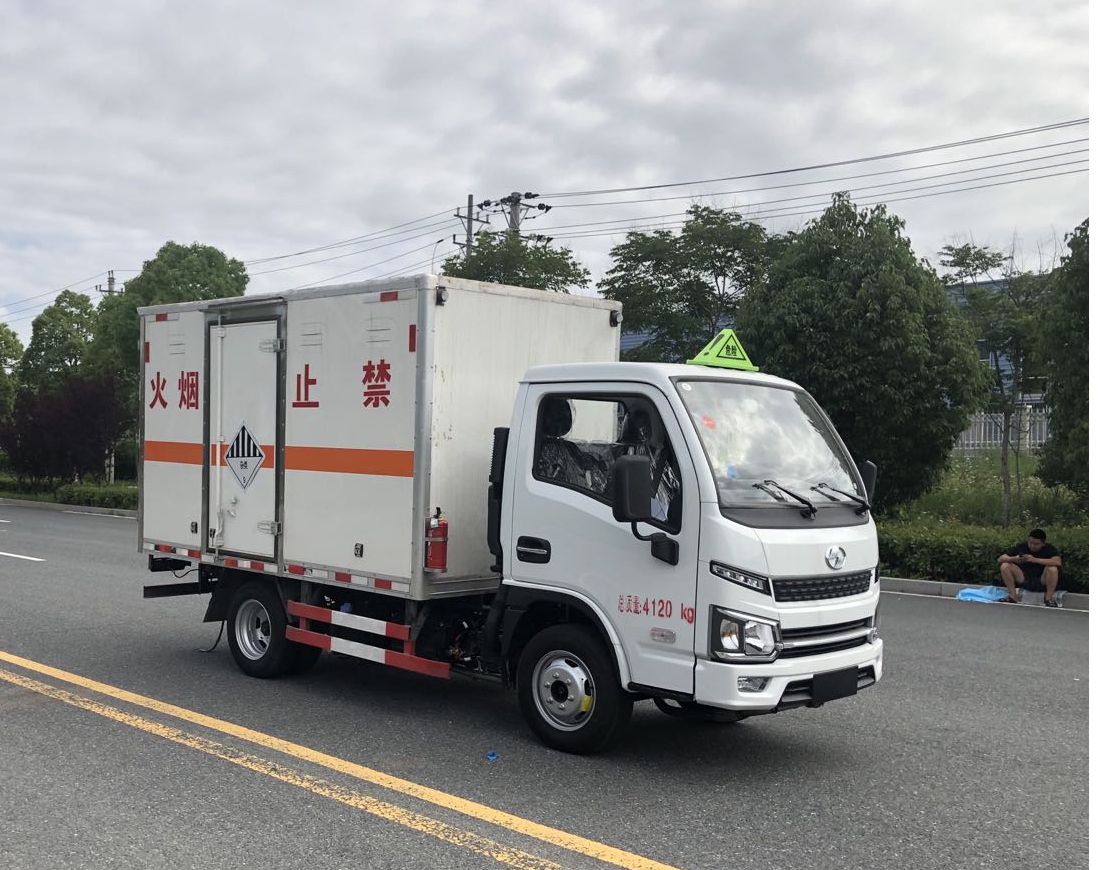 福運(yùn)S80國(guó)六（EZW5033XZWS6型）雜項(xiàng)危險(xiǎn)物品廂式運(yùn)輸車(chē)