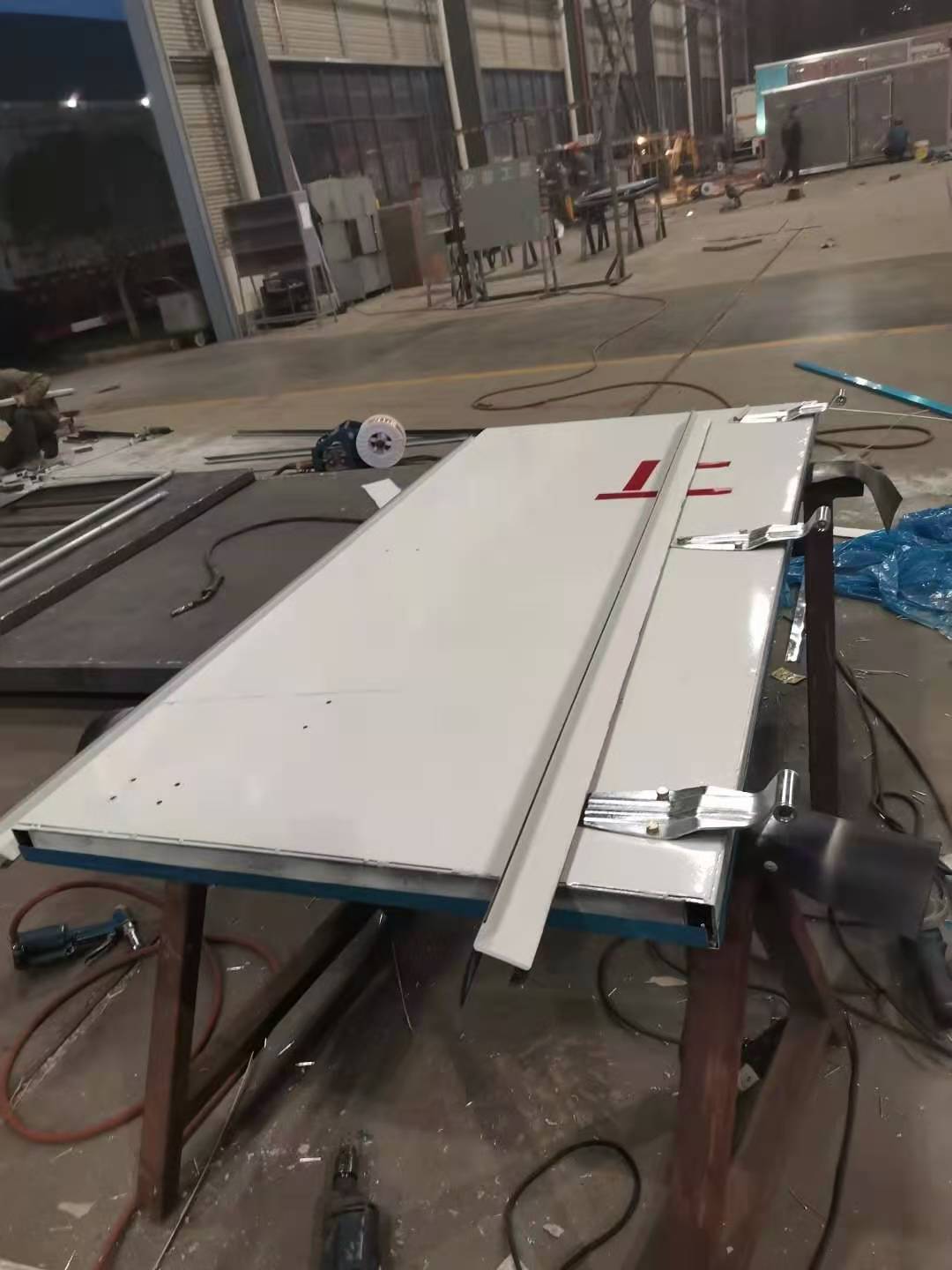 程力專汽危險品車細節