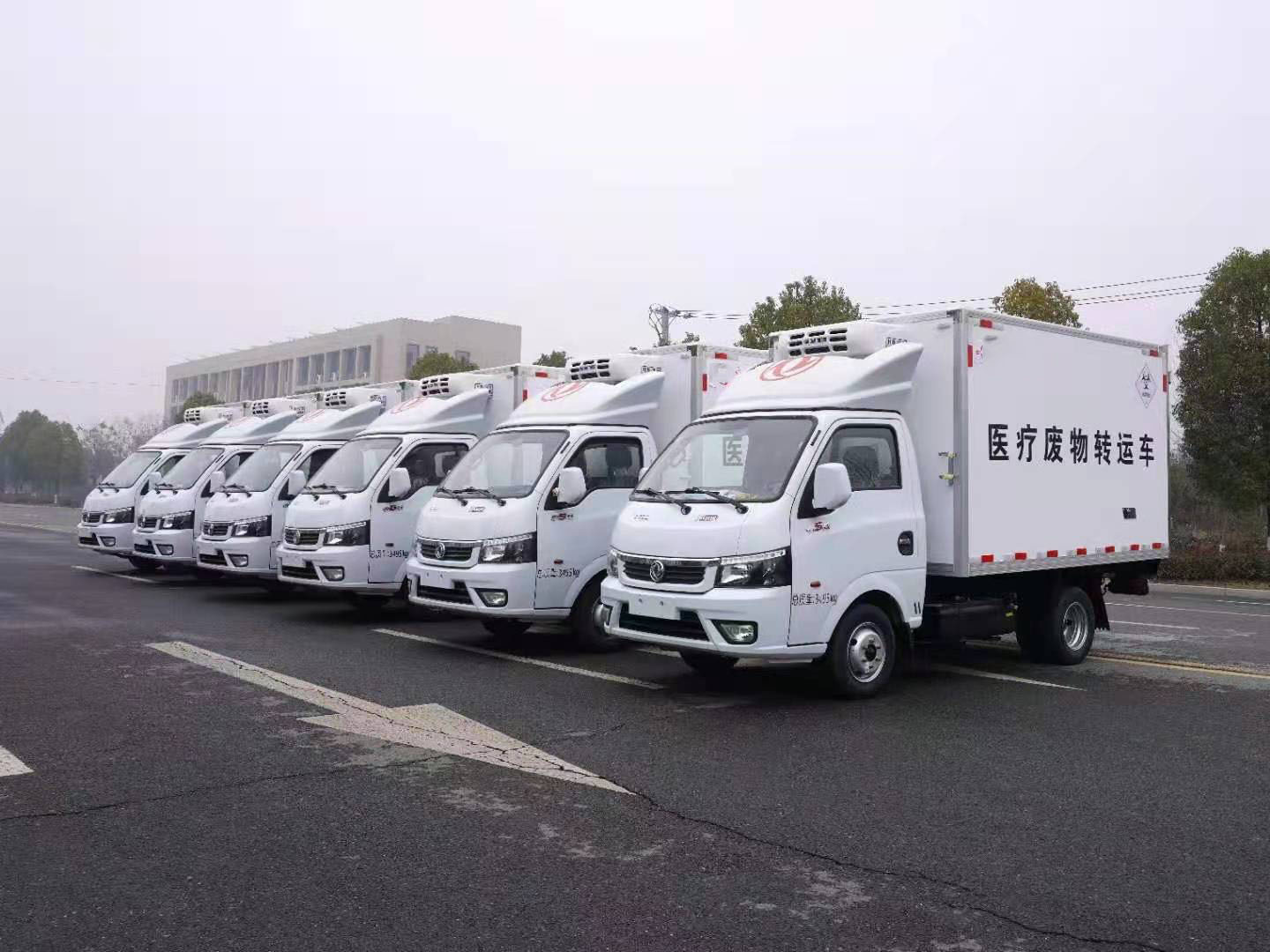 河北丁總訂購6臺東風(fēng)途逸汽油國六醫(yī)療廢物轉(zhuǎn)運(yùn)車