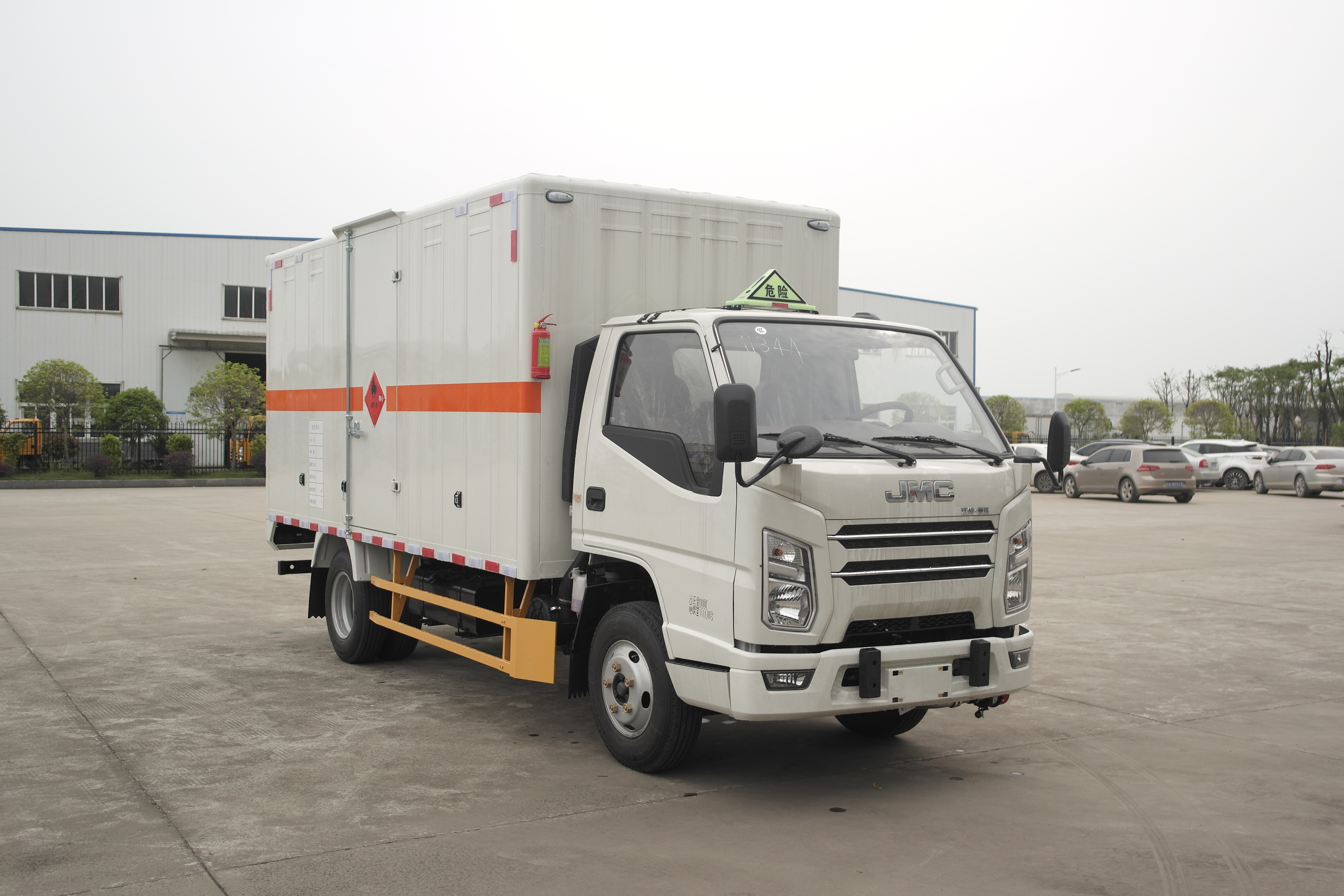 江鈴國六單層平板式危險品車