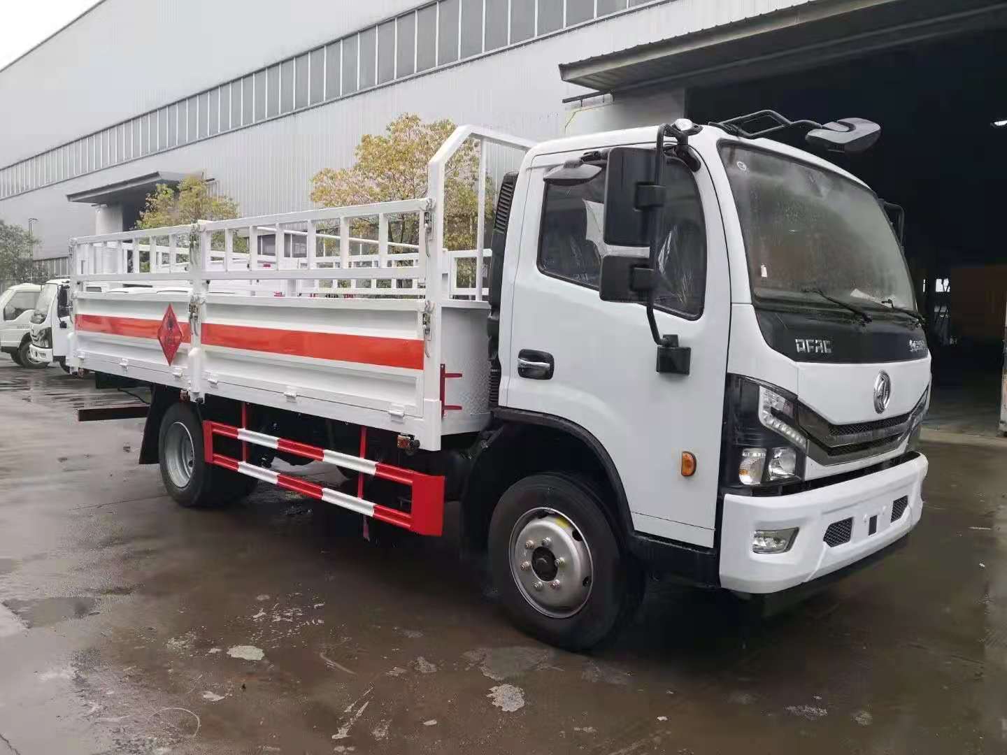 國六東風大多利卡帶液壓尾板氣瓶運輸車