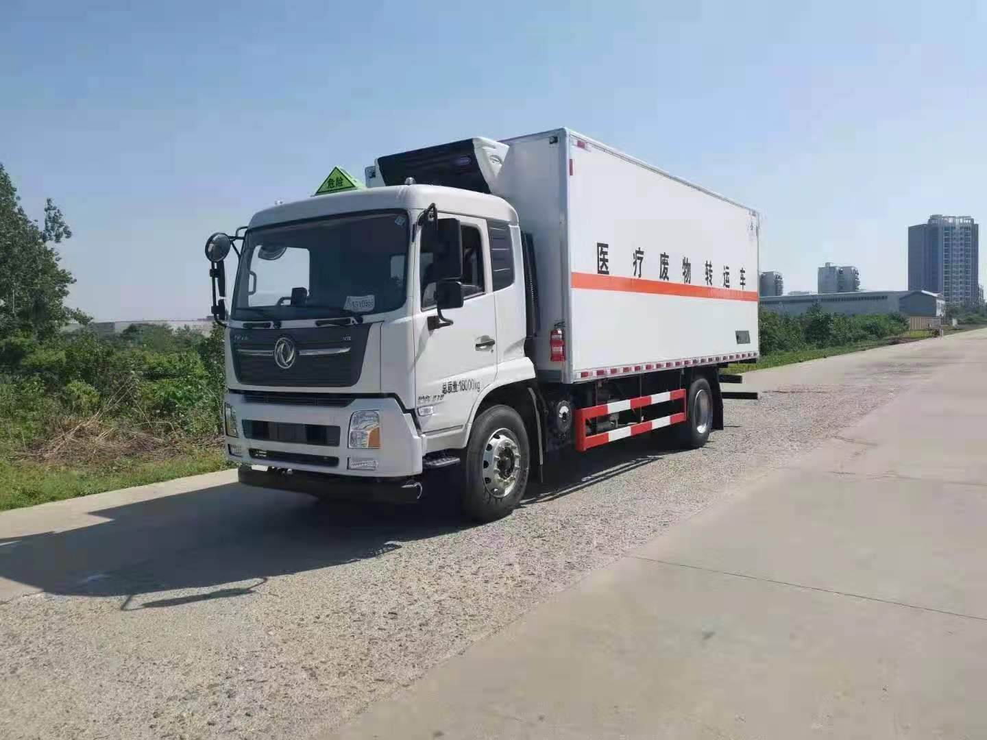 東風天錦7米5國六醫療廢物轉運車馳援江蘇