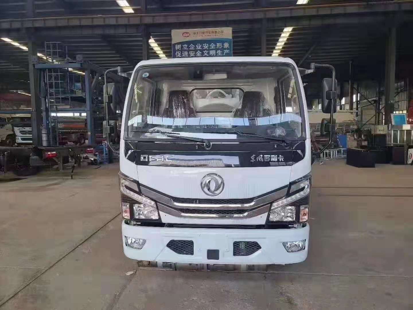 東風(fēng)多利卡藍(lán)牌油罐車詳細(xì)配置介紹