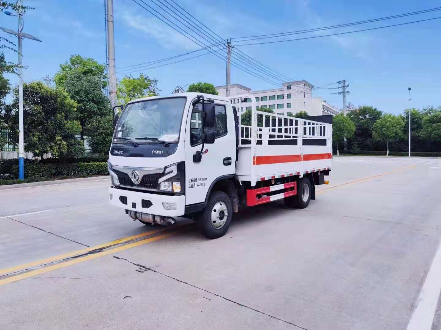 東風(fēng)福瑞卡國(guó)六帶液壓尾板氣瓶運(yùn)輸車