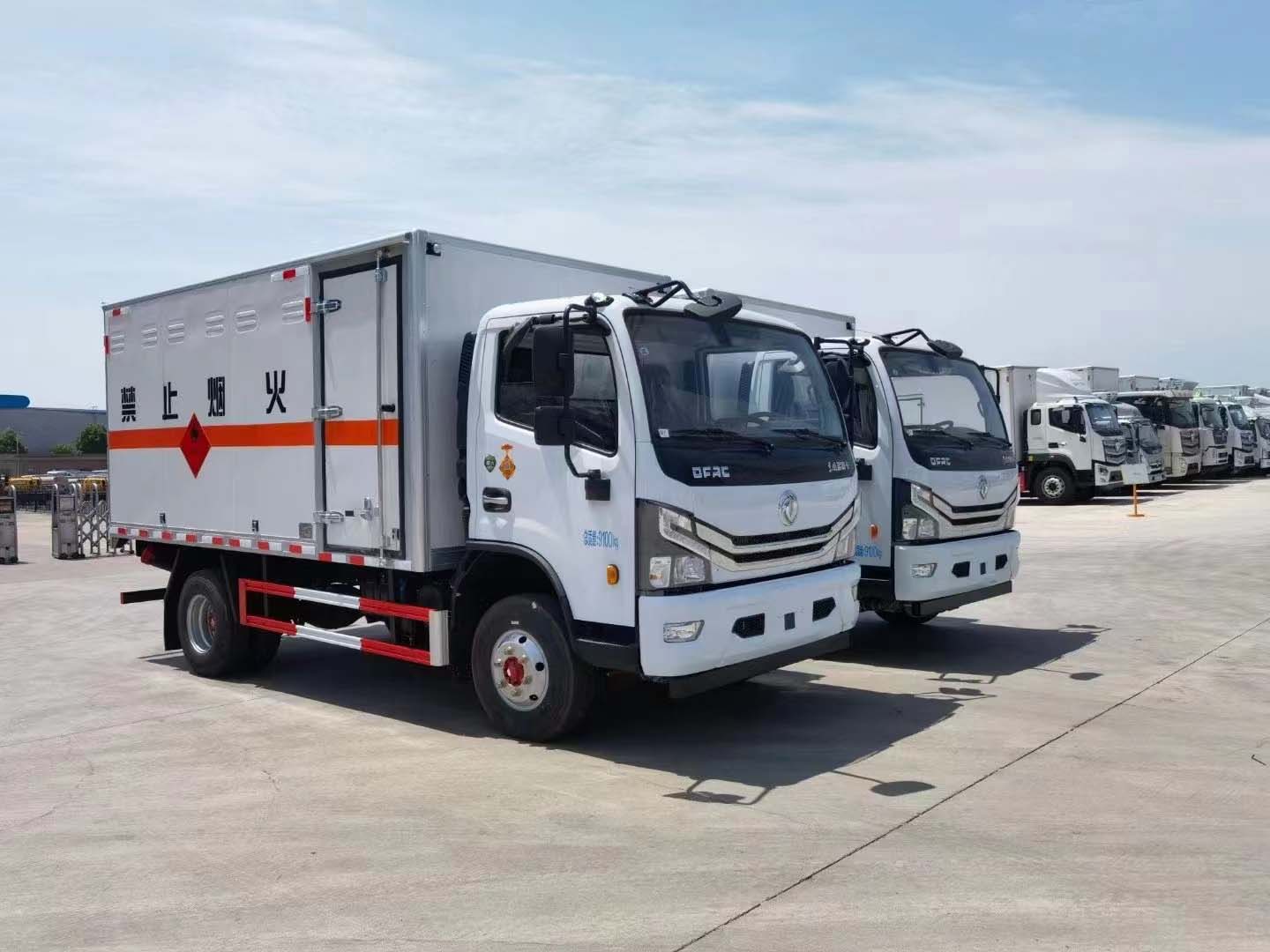 東風(fēng)多利卡D6玉柴寬體危險(xiǎn)品車