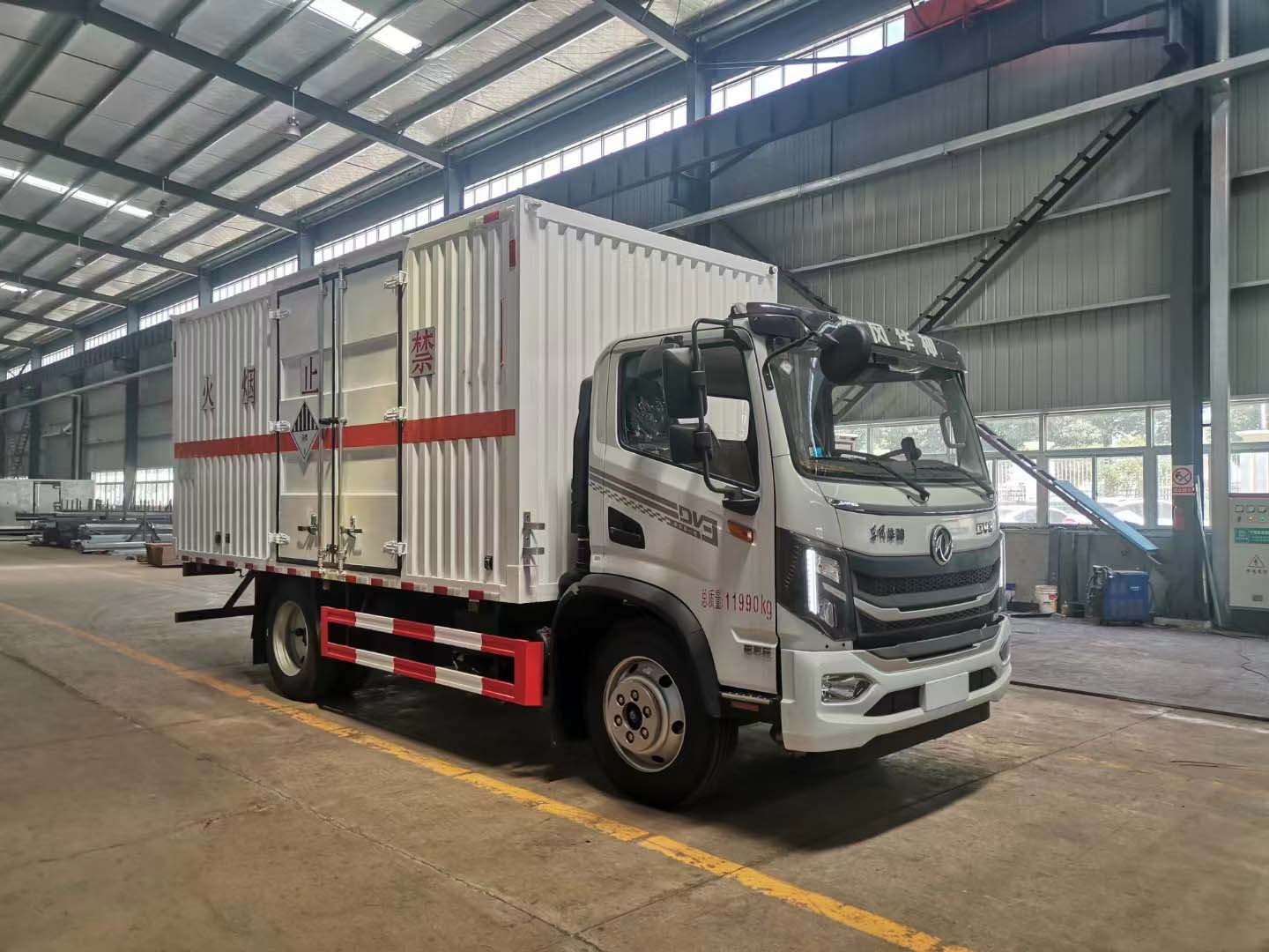 5米1性價(jià)比車型——東風(fēng)華神國六危險(xiǎn)品車