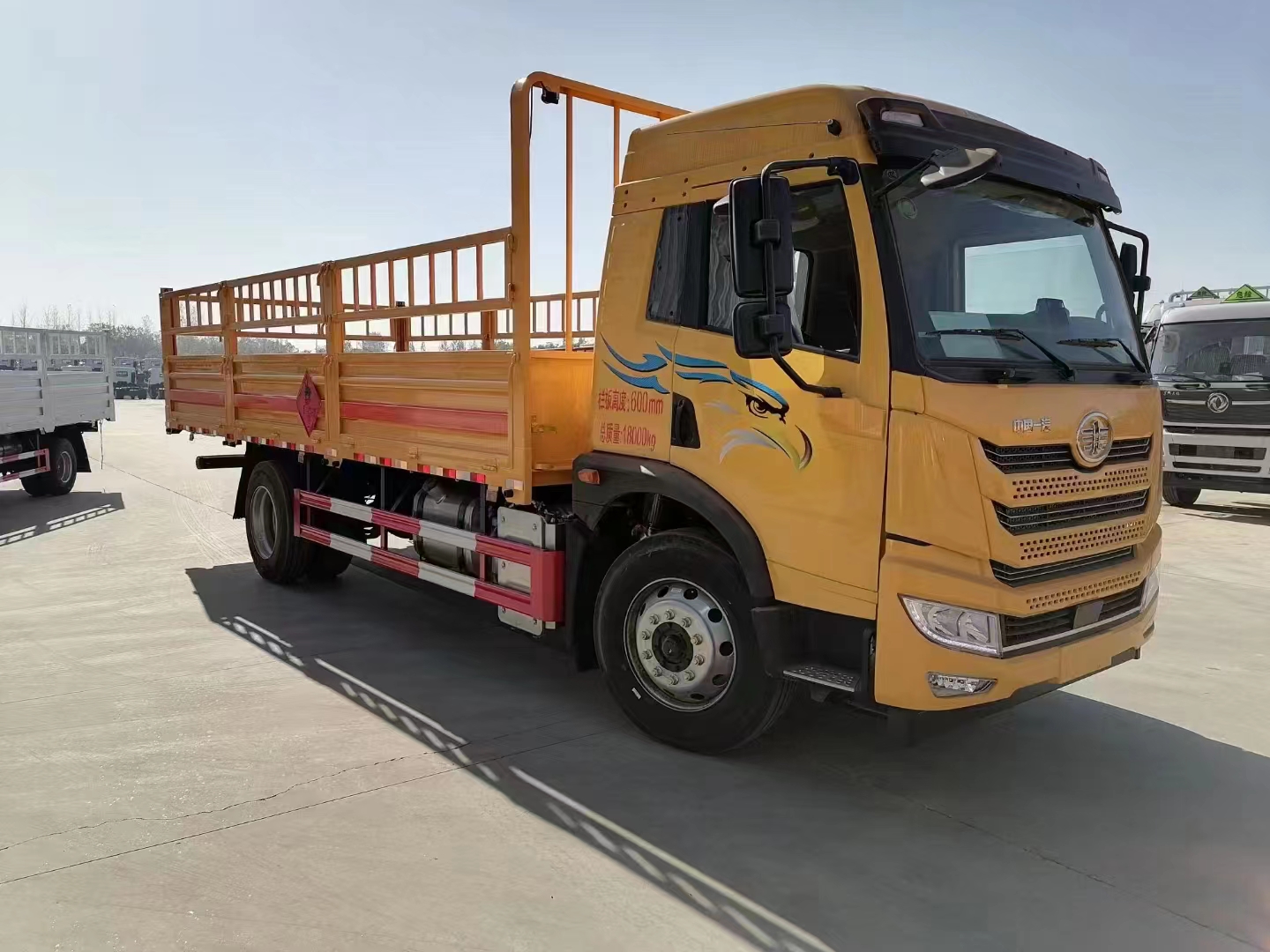 解放龍V國(guó)六6米7黃色氣瓶車